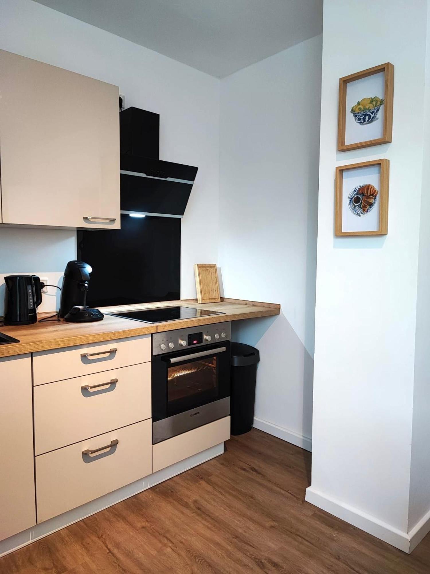 Appartement Rtr - Fuer Bis Zu 8 Personen - Voll Ausgestattet - Zentral Limbecker Platz - Messe - Uniklinikum - Smart Tv - Parken - Modern *