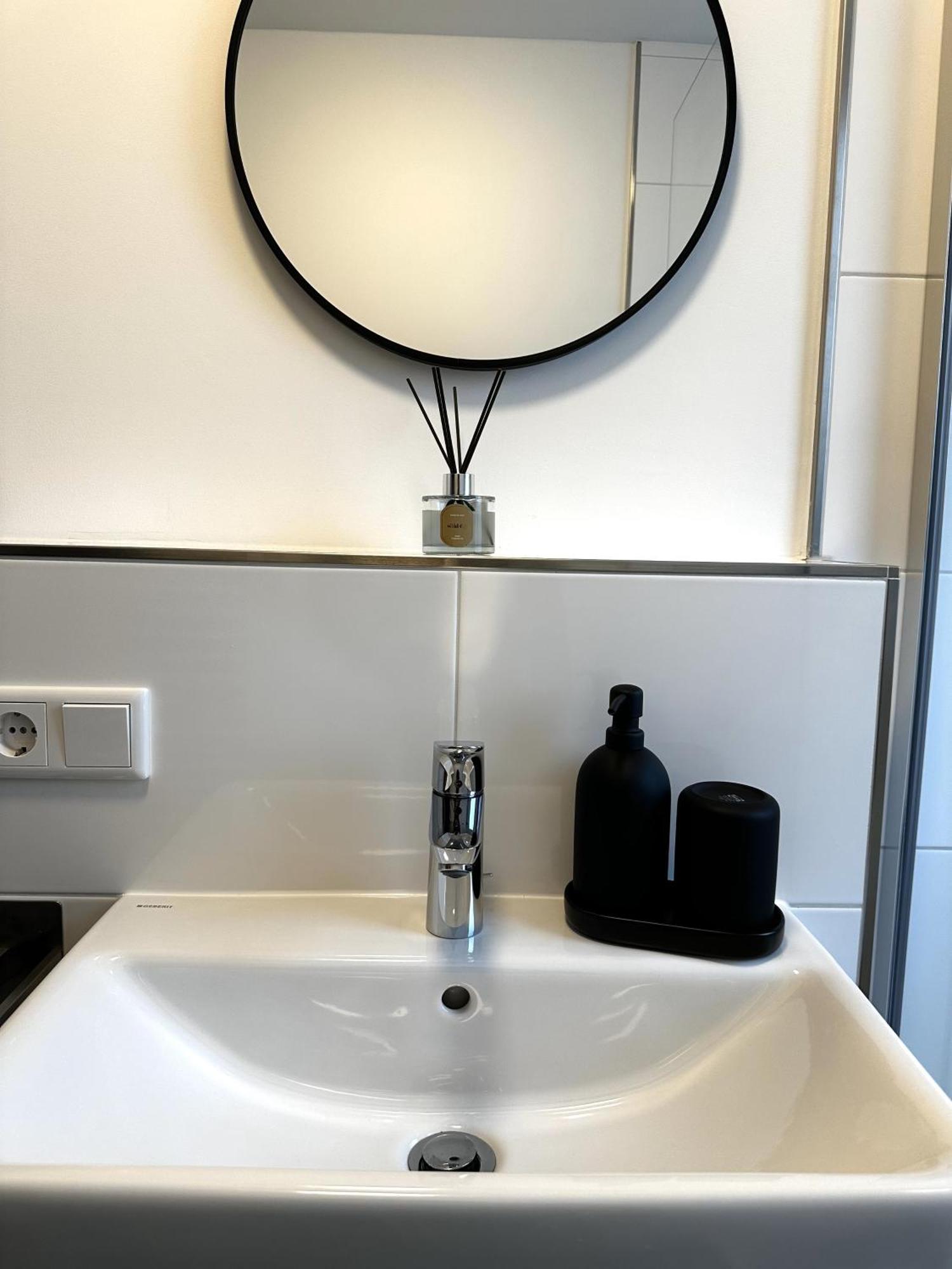 Appartement Rtr - Fuer Bis Zu 8 Personen - Voll Ausgestattet - Zentral Limbecker Platz - Messe - Uniklinikum - Smart Tv - Parken - Modern Essen